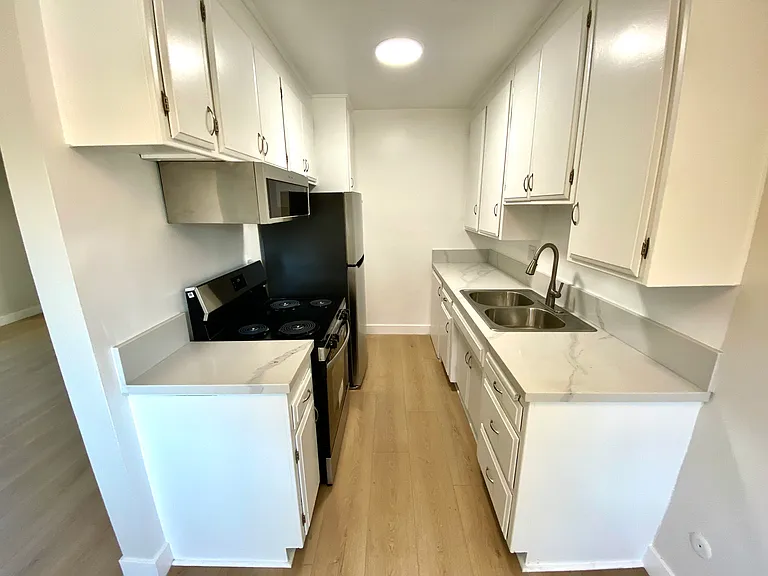 2147 Baxter St #9 — Photo 1