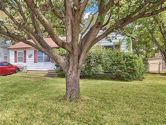 3rd image of 2116 Camden Dr