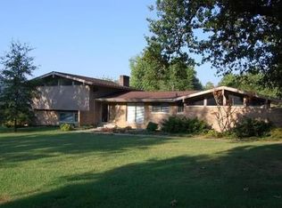 225 Maxfield Dr, Paducah, KY 42001