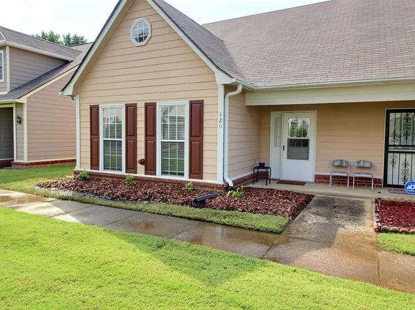 120 Center Springs Dr, Collierville, TN 38017
