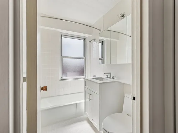 1520 York Avenue image 10 of 19