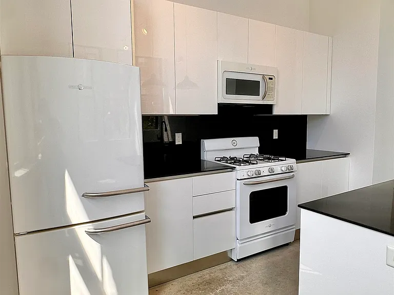 8 Erie St #203 — Photo 24