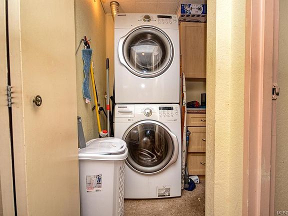 4th image of 848 Esquimalt Rd #312
