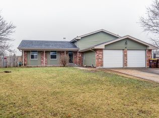 47 Berkshire Dr, Crystal Lake, IL 60014