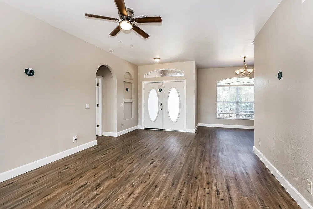 3 bed, 2.0 bath, 1831 sqft, $2,660 — Photo 4