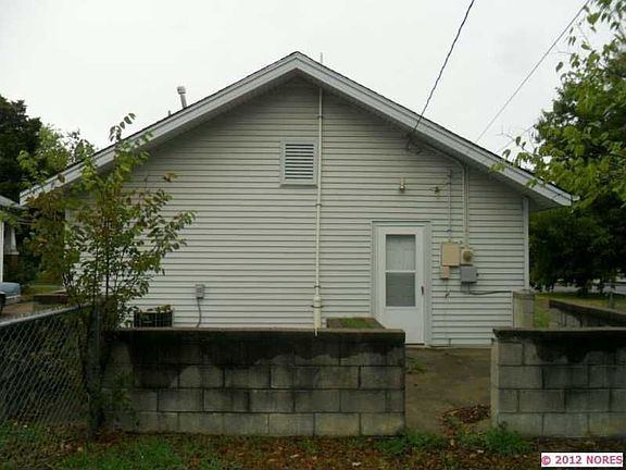 2nd image of 319 S Zunis Ave