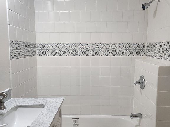3rd image of 105 N Bowen St #2