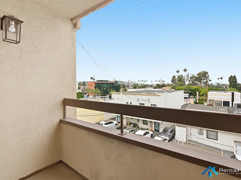 424 Oak St #330 — Photo 18