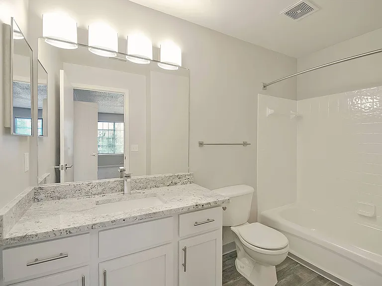 Pendleton Park Apartments — Photo 44