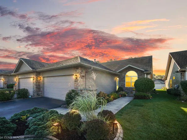 521 Cochran Dr, Crown Point, IN 46307