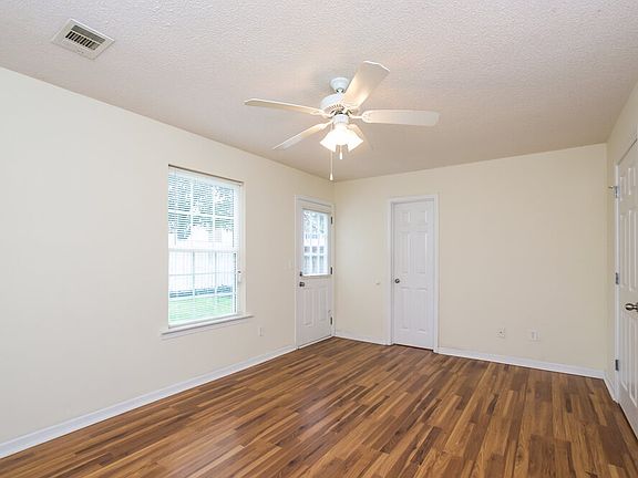 4th image of 52 Middleton Ct