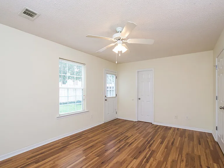 52 Middleton Ct — Photo 4