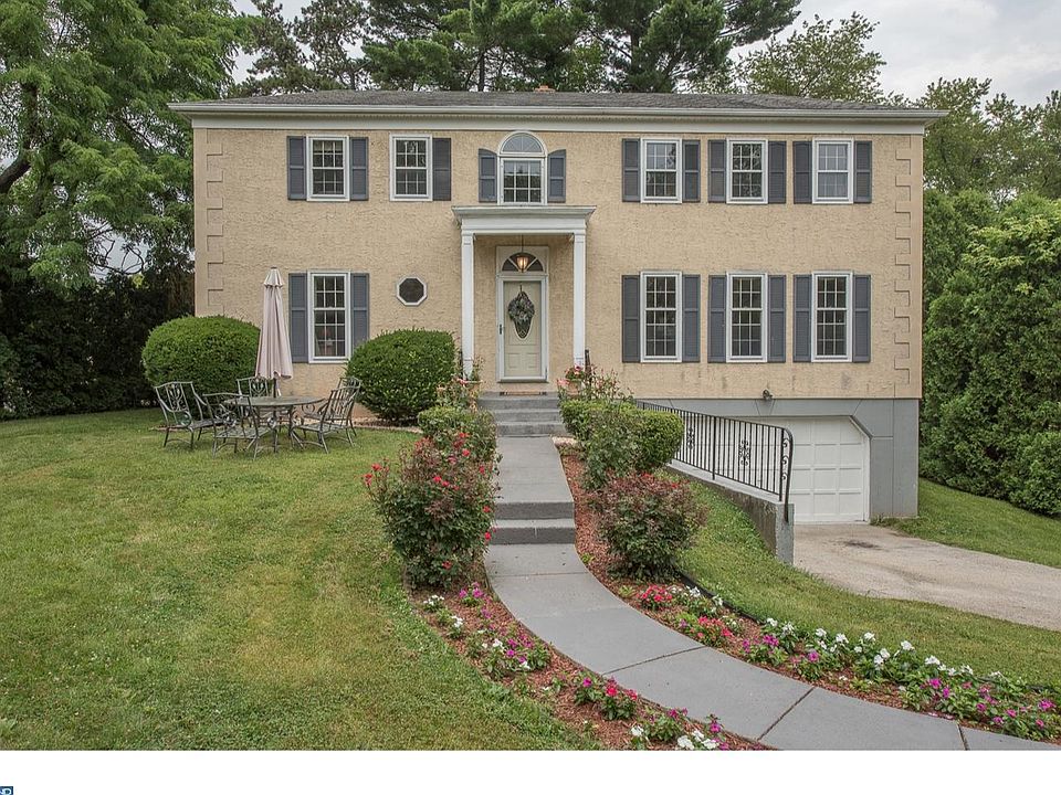 2nd image of 1 Larchmont Cir