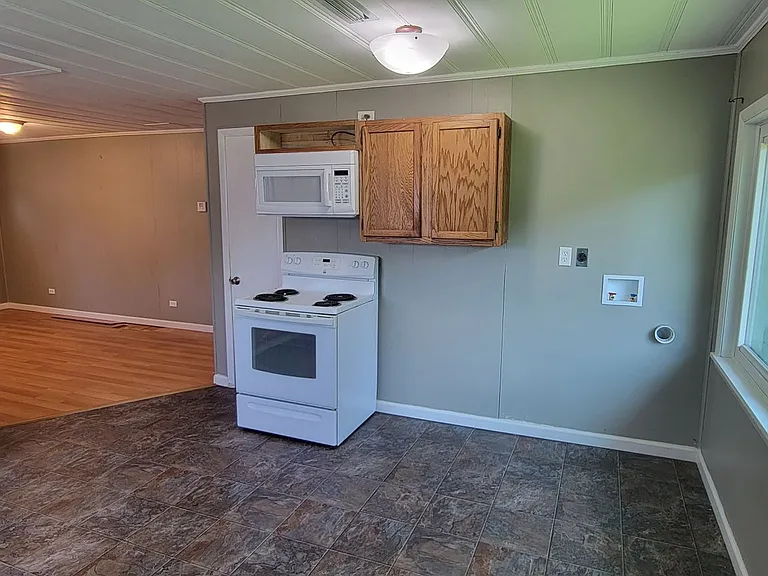 670 Arrowhead Ln — Photo 6