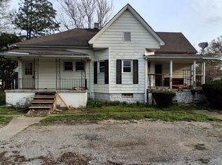 305 S State St, Christopher, IL 62822