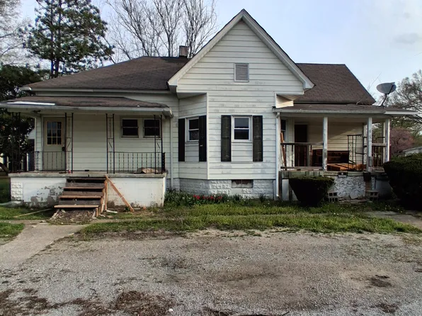 305 S State St, Christopher, IL 62822