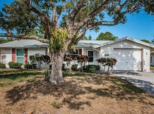 7907 Raintree Dr, New Port Richey, FL 34653