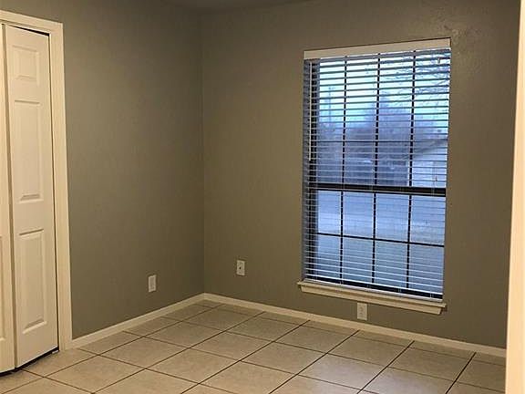 5th image of 511 Old West Dr