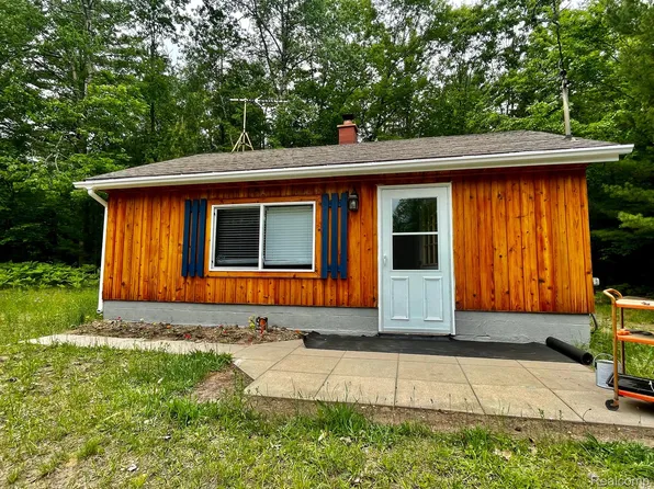 3267 N Kilgore Rd, Luther, MI 49656