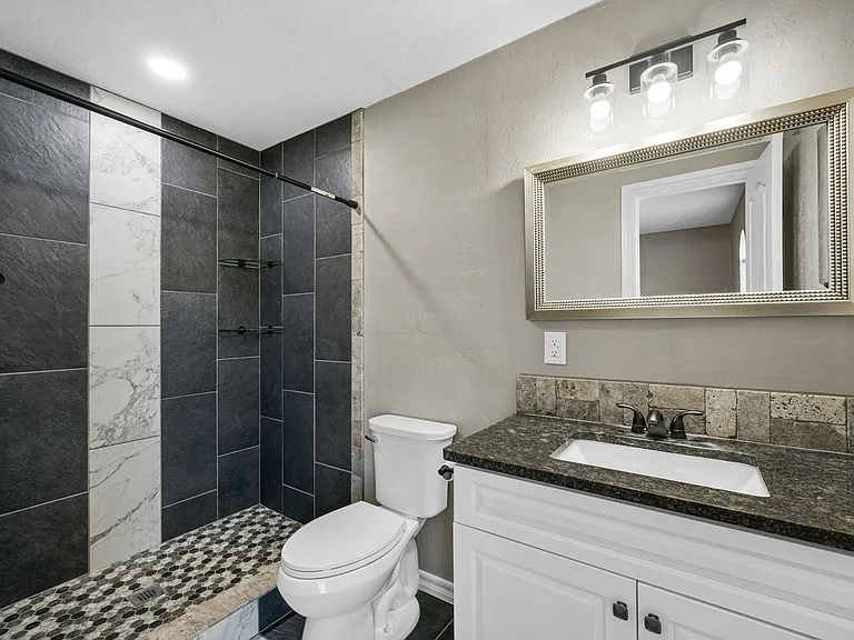 6943 NW Eisenhower Dr — Photo 32