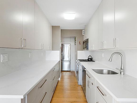 4th image of 140 W End Ave APT 19-G