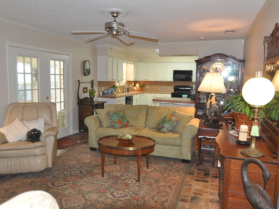 Family room/kitchen