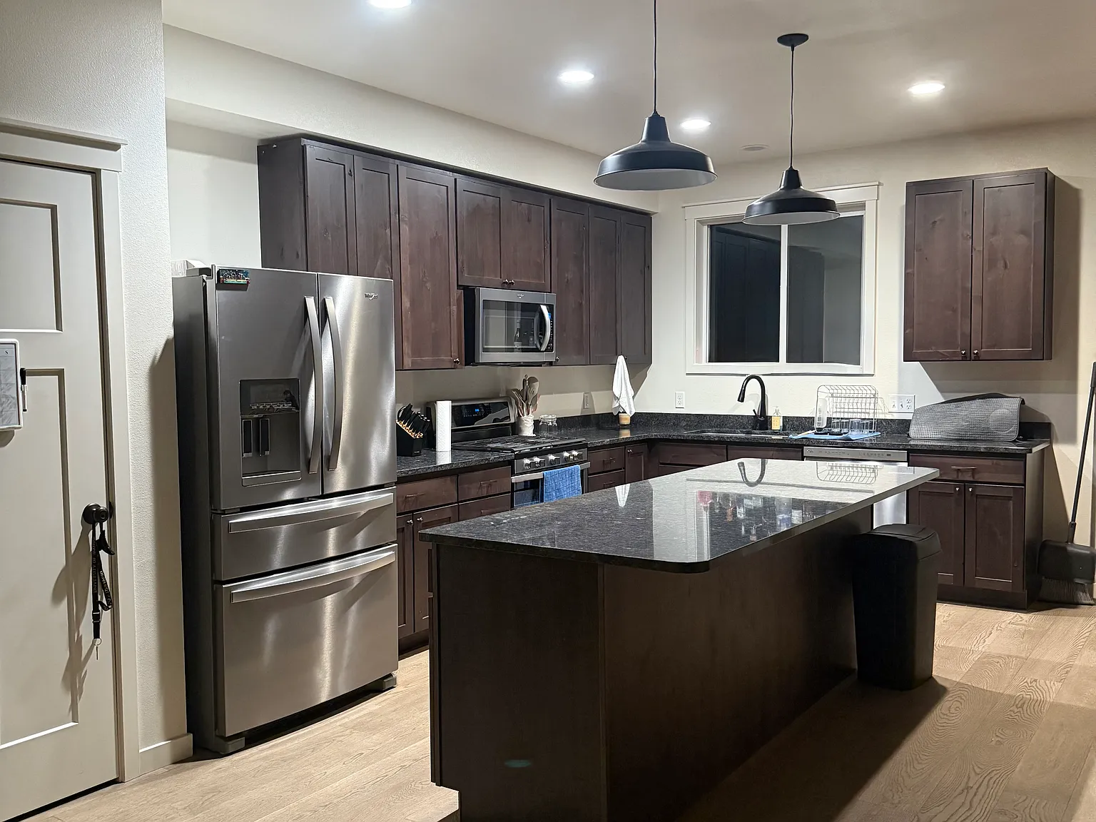 3 bed, 2.5 bath, 2012 sqft, $2,000 — Photo 1