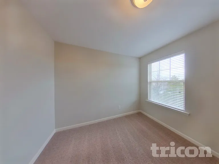 1048 Solomon Ln — Photo 12