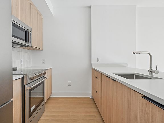 5th image of 499 President St #421