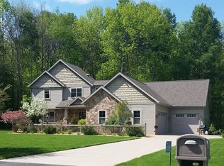 W3888 Lone Oak Dr, Appleton, WI 54913