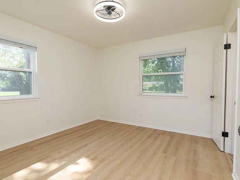 2212 Ridge Ln — Photo 3