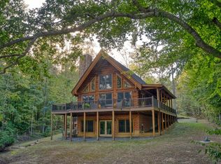 32 Shoreline Dr, Warsaw, VA 22572