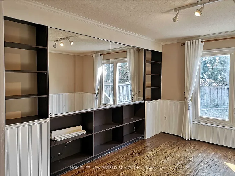 41 Ambleside Cres — Photo 9