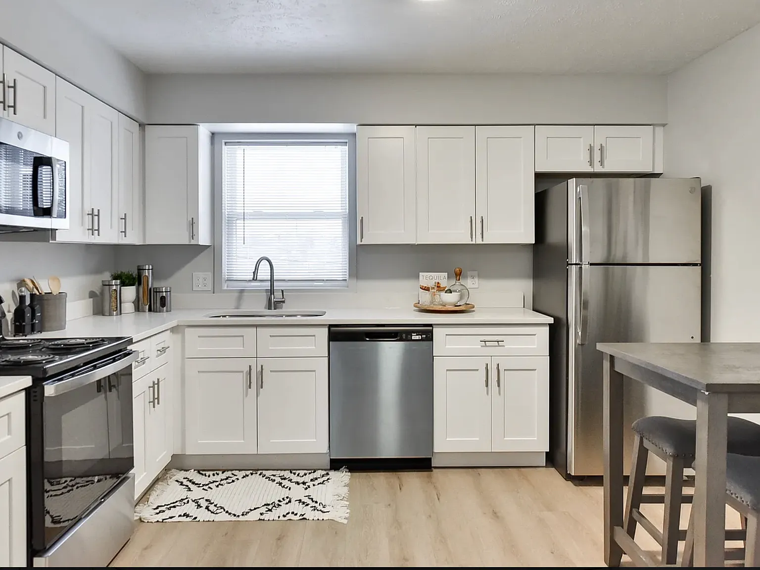 2 bed, 1050 sqft, $1,195 — Photo 2