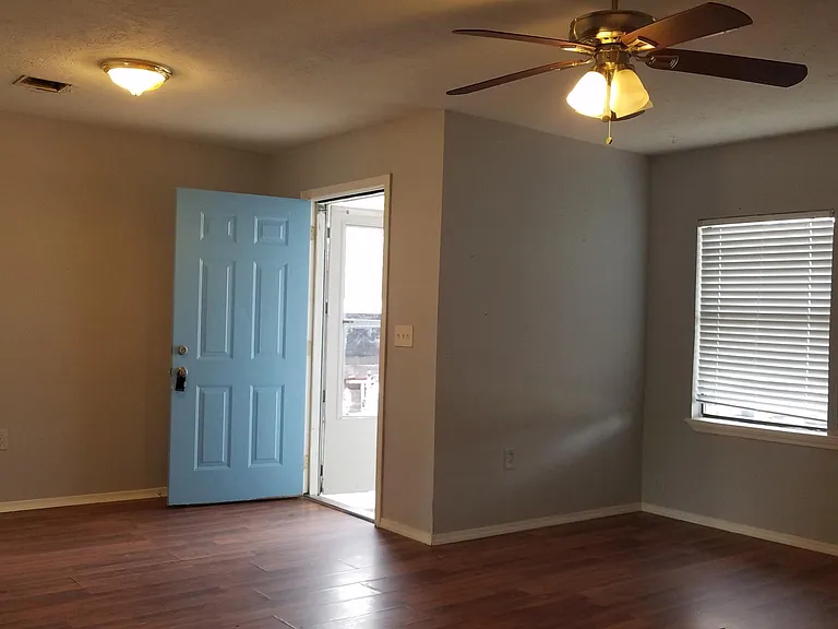 1116 Hazelwood Dr — Photo 9