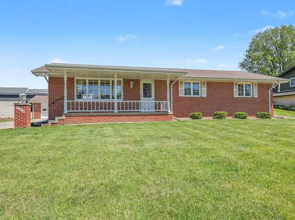222 E 10th St, Pella, IA 50219