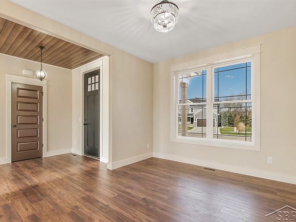 5th image of 107 Mozart Ave