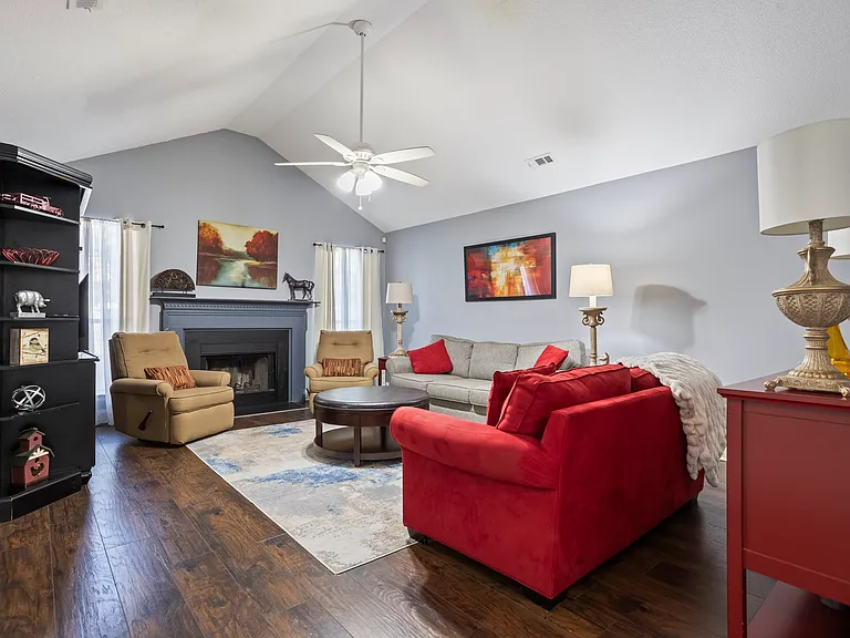 736 Maple Dr SE — Photo 8