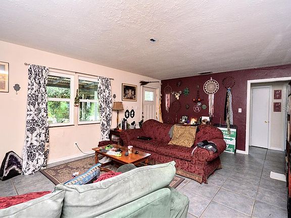 4th image of 2999 Oak St