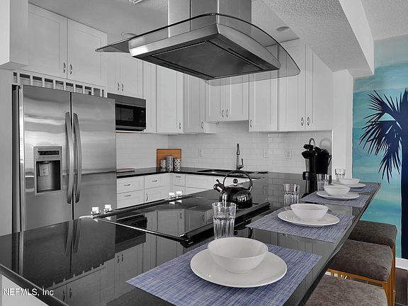4th image of 612 12TH Avenue N