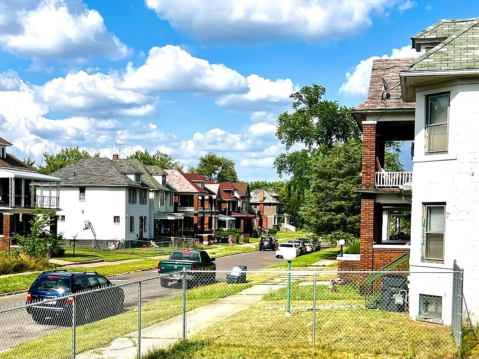 1st image of 245 W Buena Vista St