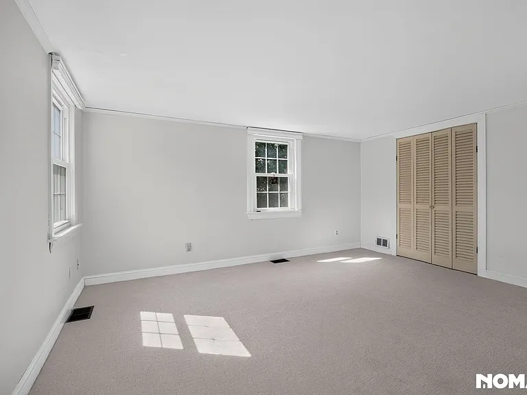 25 Surrey Ln — Photo 14