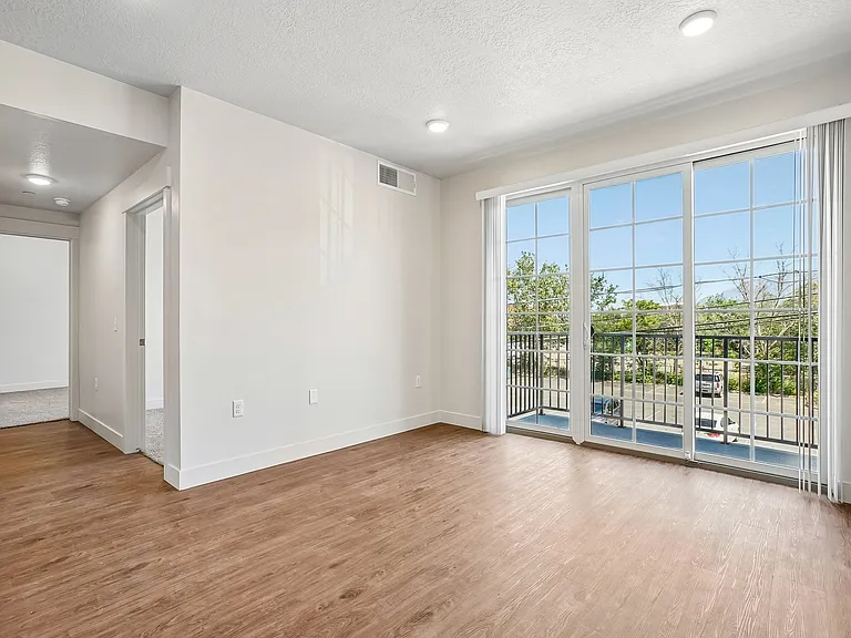 Union Walk Apartments — Photo 4