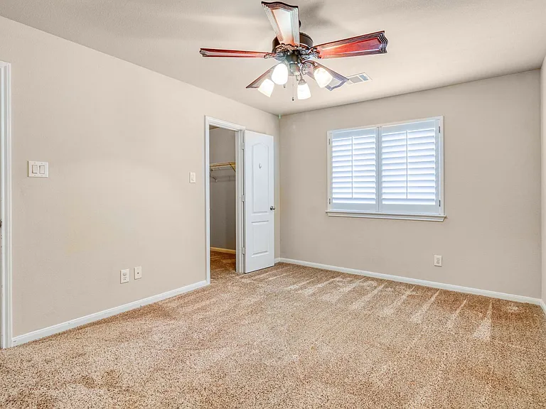 8707 Roswell Rdg — Photo 30