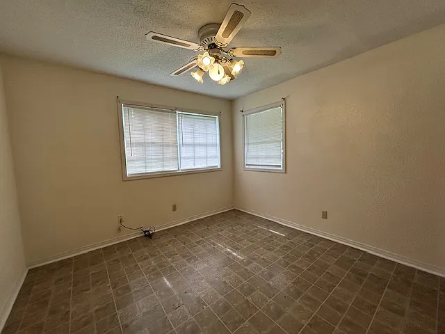 211 Eastwood Dr — Photo 15