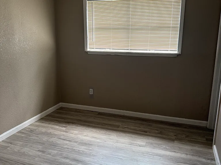 3656 Hemlock Ln — Photo 11
