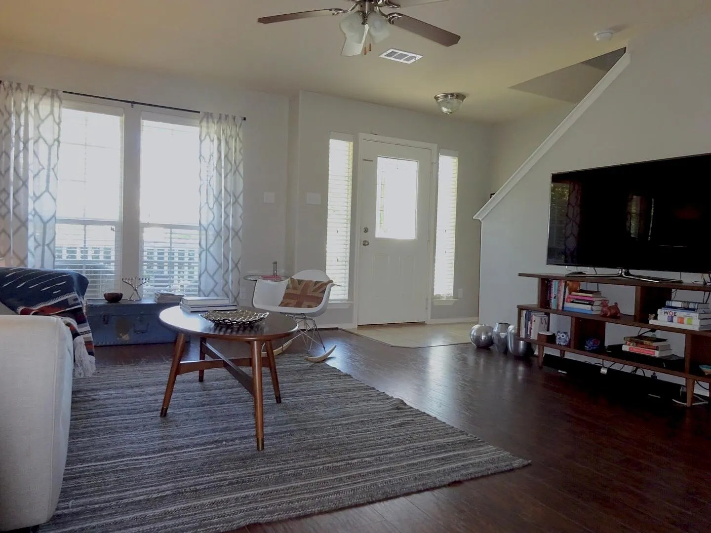 3 bed, 1352 sqft, $1,875 — Photo 3