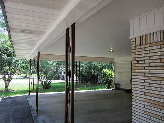 Attached carport.