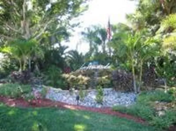 231 La Peninsula Blvd, Naples, FL 34113