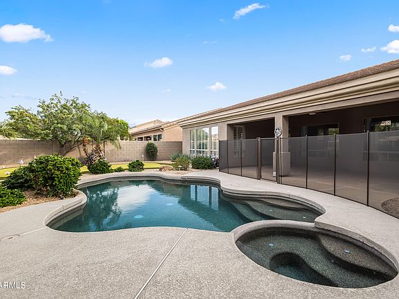 3rd image of 7424 E THUNDERHAWK Road